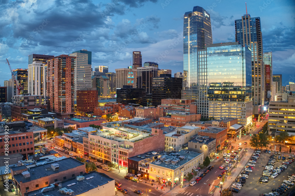 Naklejka premium Odbicie słońca w centrum Denver