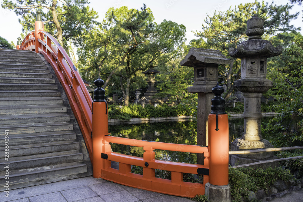 神社のそり橋