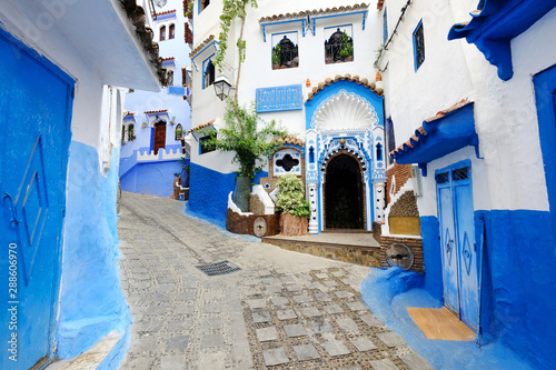 House with blue walls in Chefchaouen in Morocco © Andrii Vergeles
