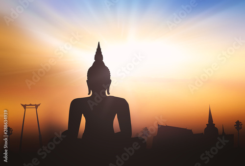 silhouette of buddha © Choat