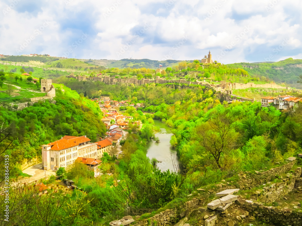 Obraz premium Tsarevets Fortress, ancient fortress on hill top. Capital of the Second Bulgarian Kingdom. Veliko Tarnovo, Bulgaria