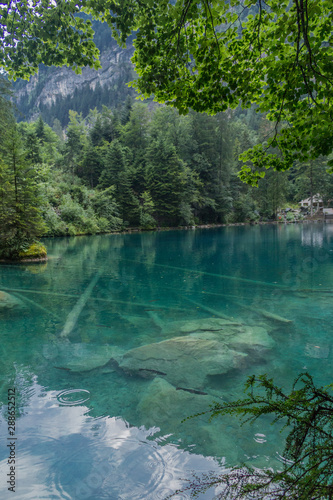 Wunderschöne Erkundungstour durch die Berge der Schweiz. - Blausee/Schweiz photo