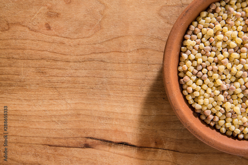 Fregola nel piatto di terracotta Fregola nel piatto di terracotta