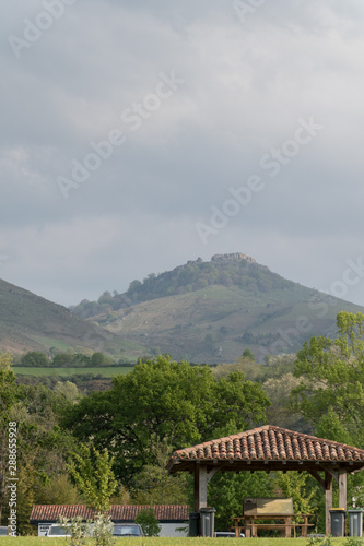 Vistas enormes desde Sare, un  pueblo francés