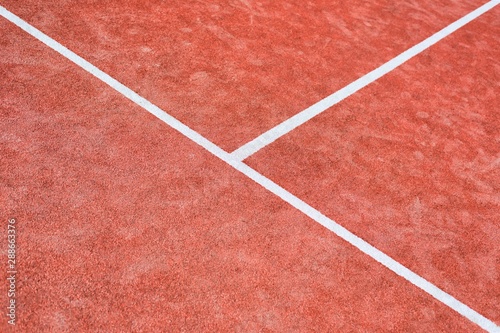 Photo of red tennis court © moodboard