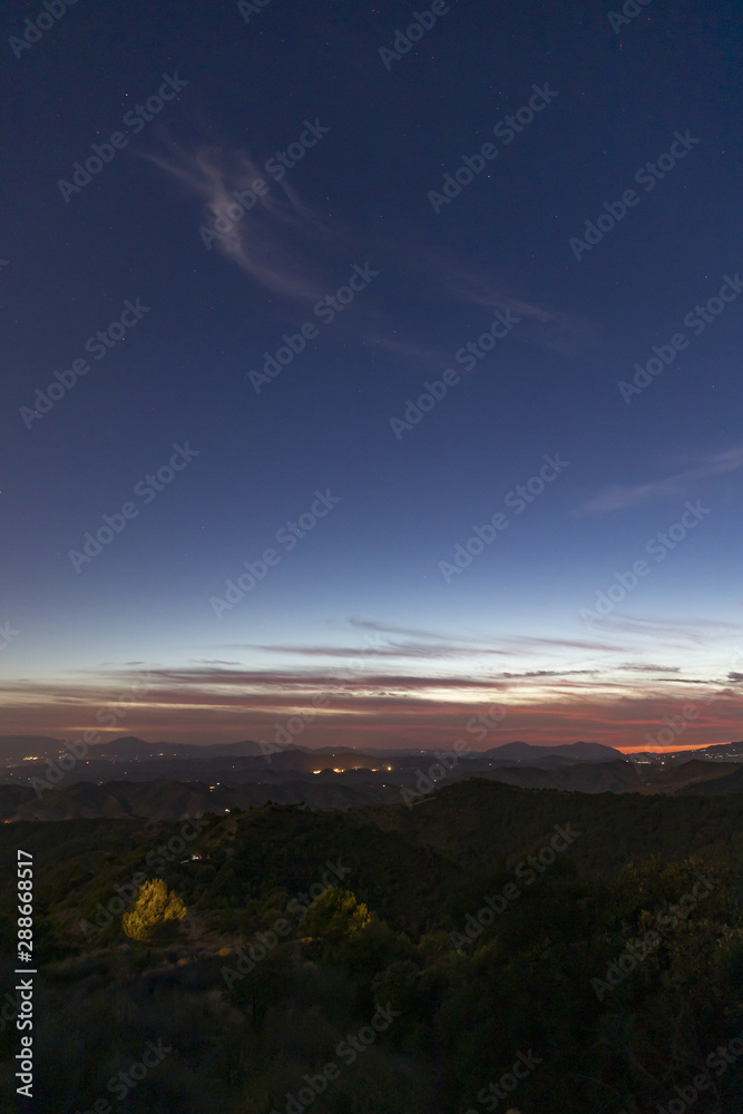 Obraz premium Horizon line between sky and people