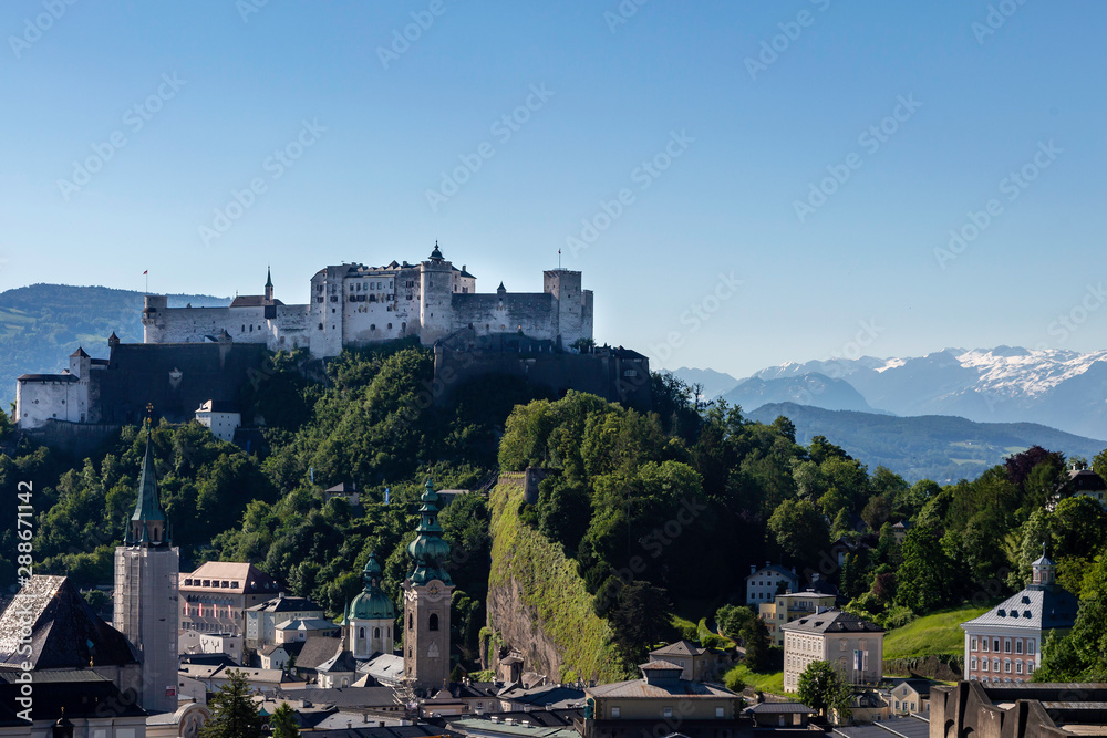 Obraz premium downtown and Hohensalzburg