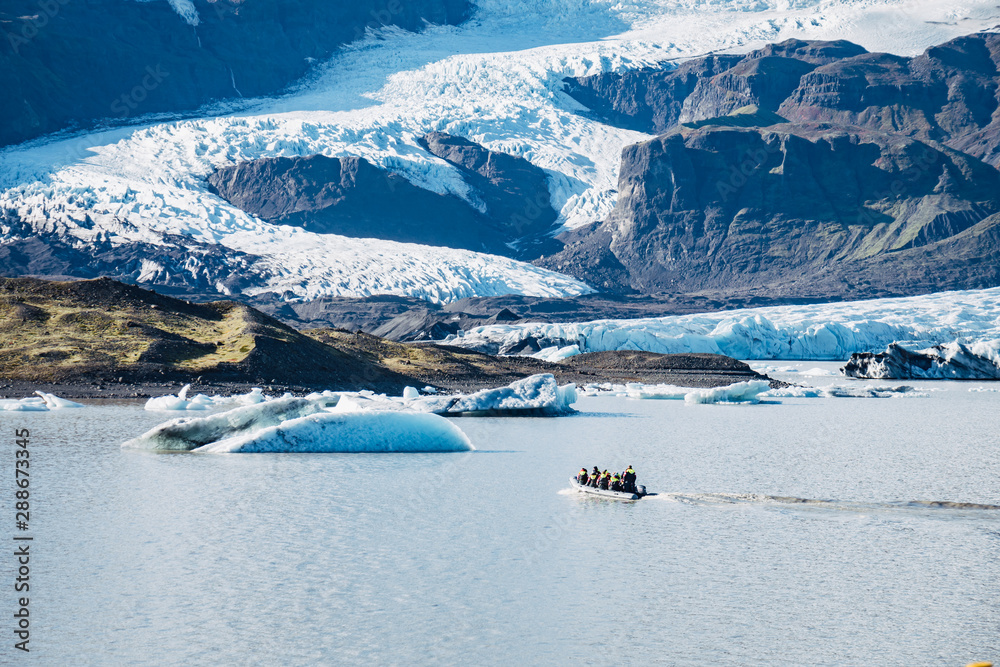 A beautiful glacier somewhere in breathtaking Iceland - obrazy, fototapety, plakaty 