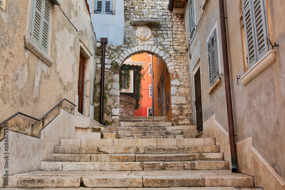 Obraz premium Streets of Rovinj old town, popular travel destination in Croatia