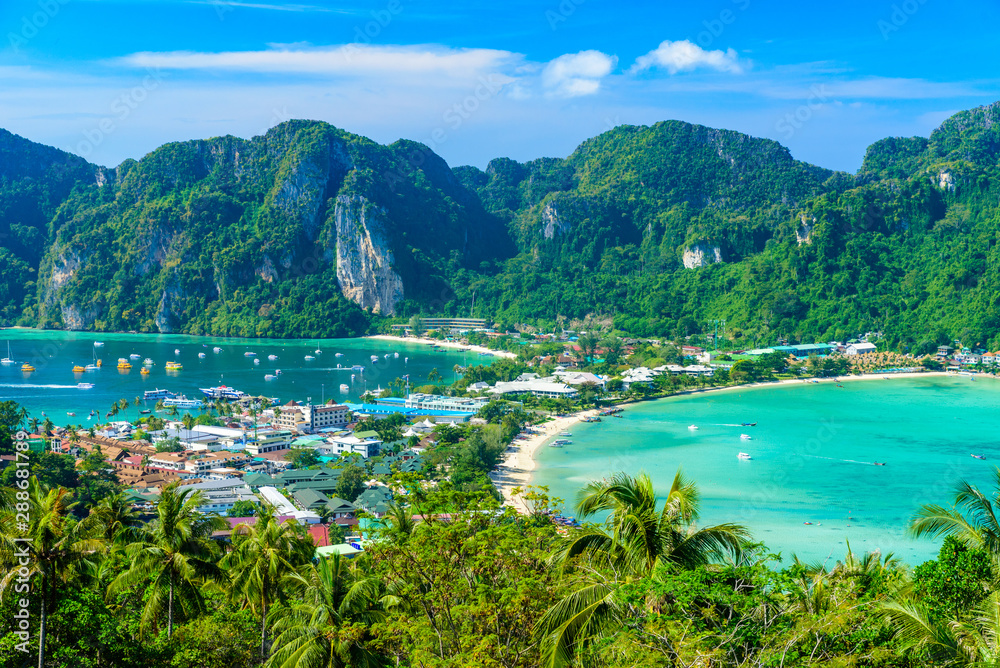 Fototapeta premium Koh Phi Phi Don, Viewpoint - Paradise bay with white beaches. View from the top of the tropical island over Tonsai Village, Ao Tonsai, Ao Dalum. Krabi Province, Thailand.