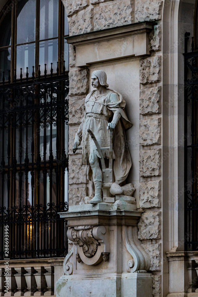 Fototapeta premium Statues adorning the facade of the Austrian National Library