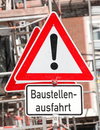 Verkehrsschild Gefahrstelle, Baustellenausfahrt