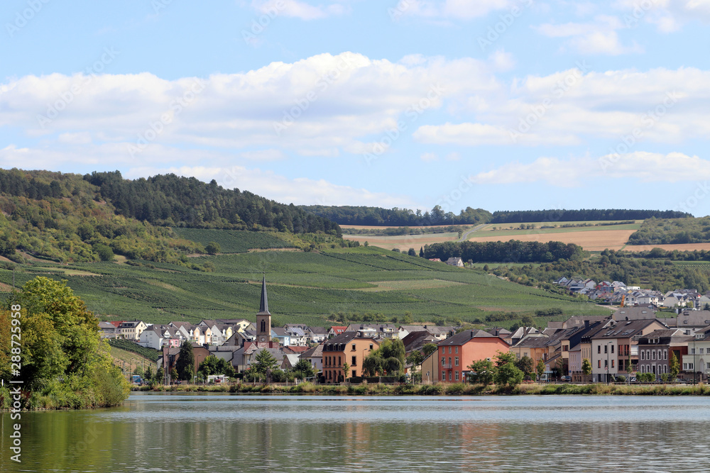 Petite ville Allemande sur le bord de la Moselle