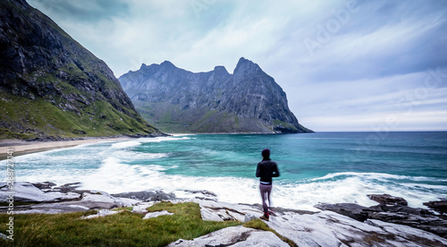 Obraz na płótnie Dramatic scenery at the famous Kvalvika beach in Lofoten, North Norway w salonie
