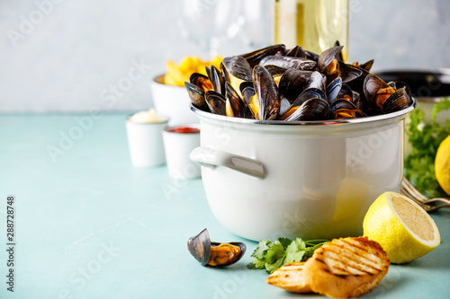 Belgian mussels in white wine with lemon, herbs, croutons and french fries