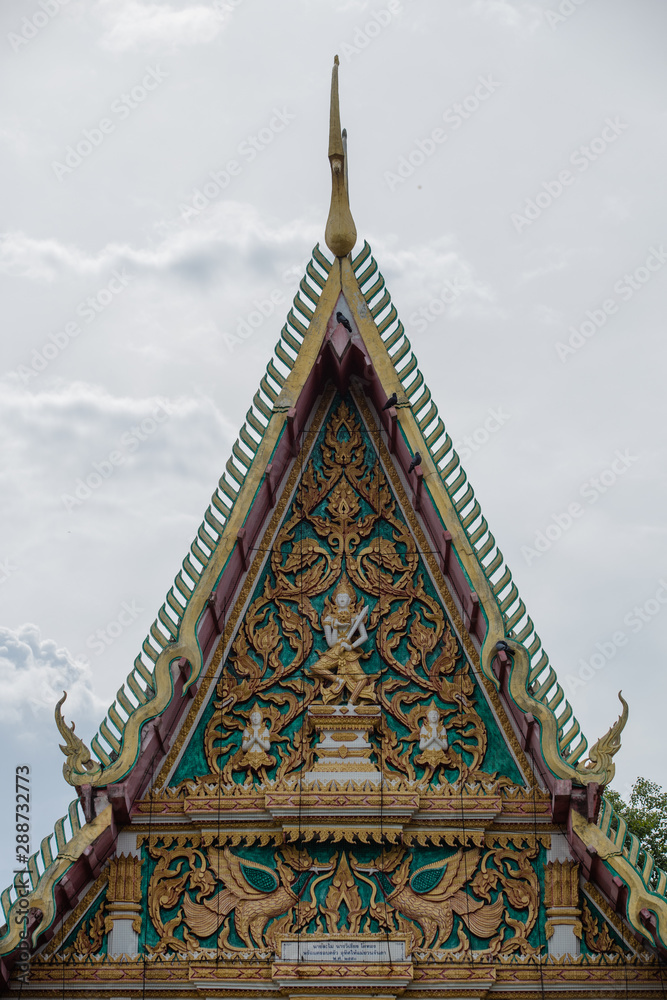thai art on temple roof