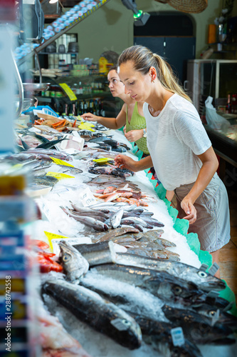 Adult buyers searching for fresh seafoods