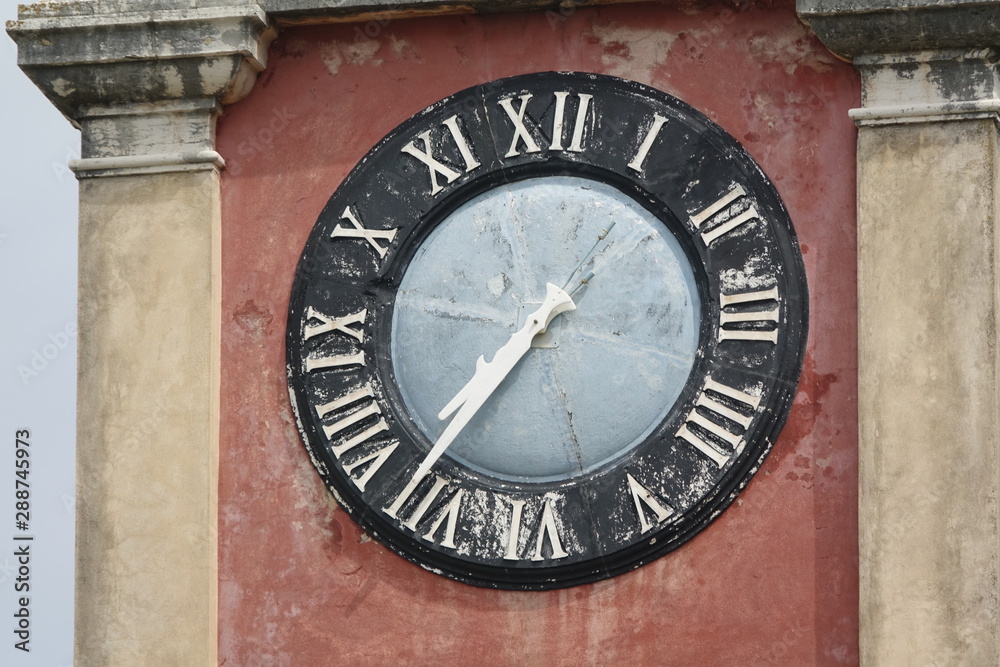 Uhr am Glockenturm der alten Festung in Korfu-Stadt