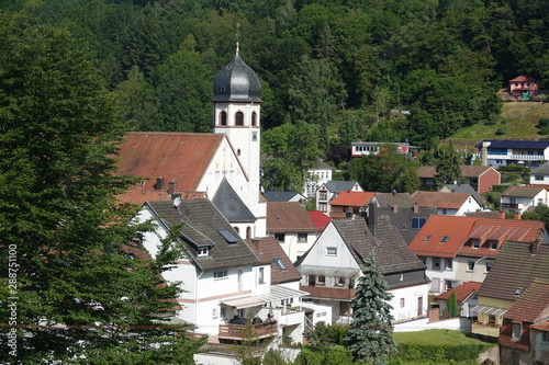 Niedersimten mit Kirche