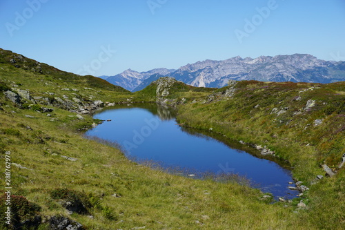 kleiner nat  rlicher Bergsee in den Tiroler Alpen