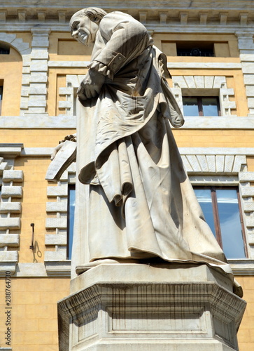 Statue von Sallustio Bandini in Siena photo