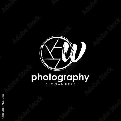 Initial letter W linked inside signature minimalist luxurious photography.