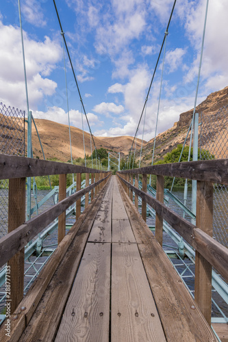 Obraz na płótnie Suspension bridge over the Yakima river in Washington w salonie