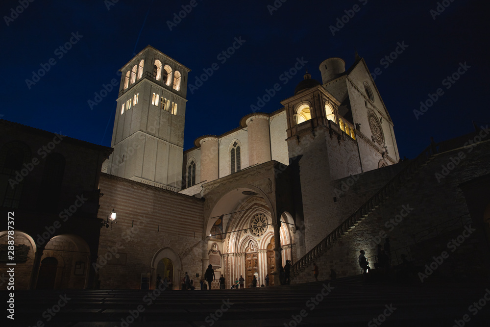 Fototapeta premium Basilica of San Francesco di Assisi by night
