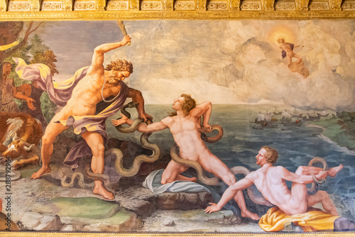 Fototapeta Naklejka Na Ścianę i Meble -  Ancient classical painting showing three naked man fighting against snakes next to the sea