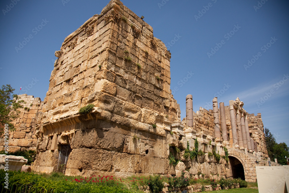 Baalbeck, Lebanon: Ancient Roman Ruins and Columns