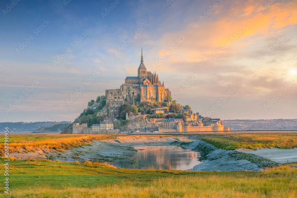 Mont Saint-Michel in France - obrazy, fototapety, plakaty 
