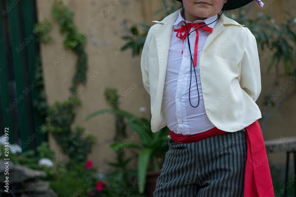 amargo Alacena Peregrino atuendo de huaso elegante, traje tipico chileno para fiestas patrias foto  de Stock | Adobe Stock