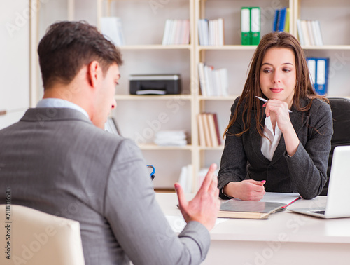 Fotografía Business meeting between businessman and businesswoman