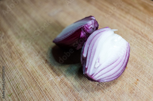red onion cutted in half on wood