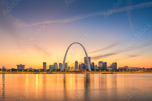 St. Louis, Missouri, USA downtown cityscape on the river