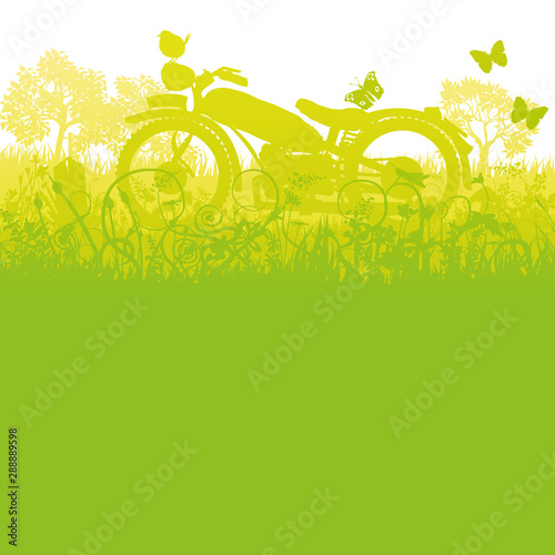 Altes Motorrad im dichten Gras