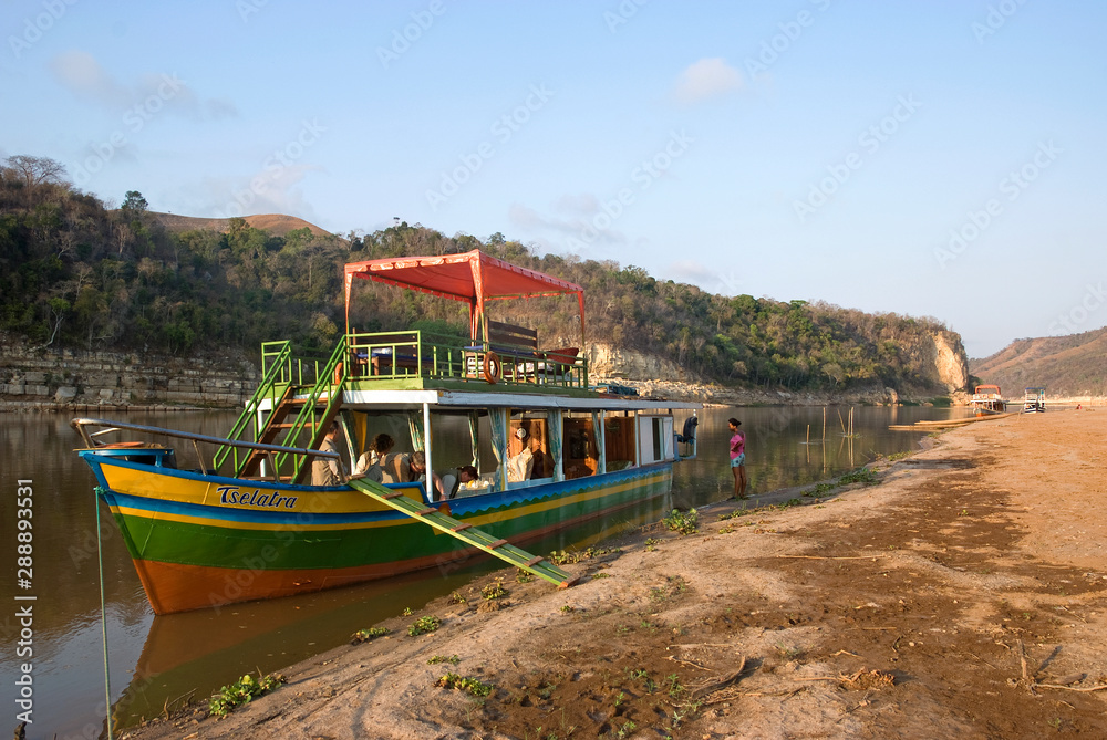 Fleuve Tsiribihina, Madagascar