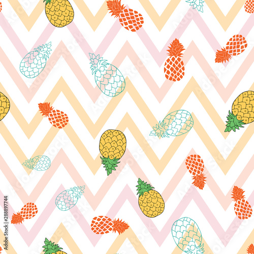 Seamless pattern pineapple on chevron background © Elinnet