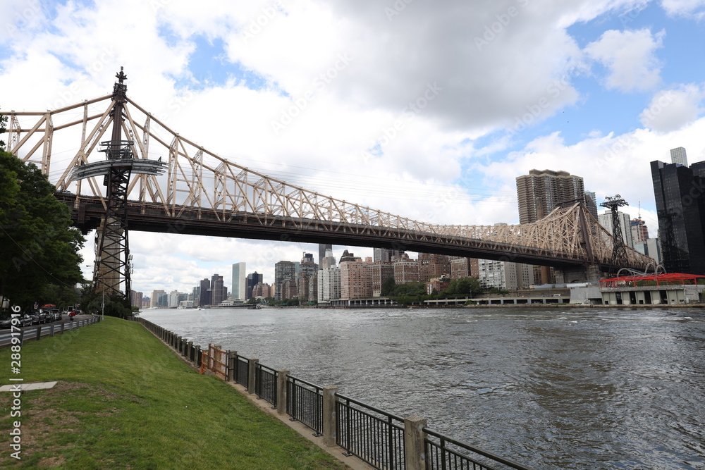View of the East river with the Ed Koch Quennsboro bridge