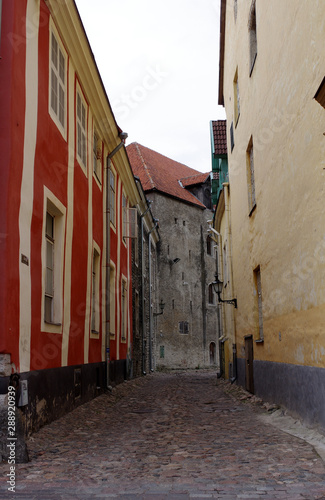 ruelle de la vieille ville de Tallinn, Estonie © Gwenaelle.R