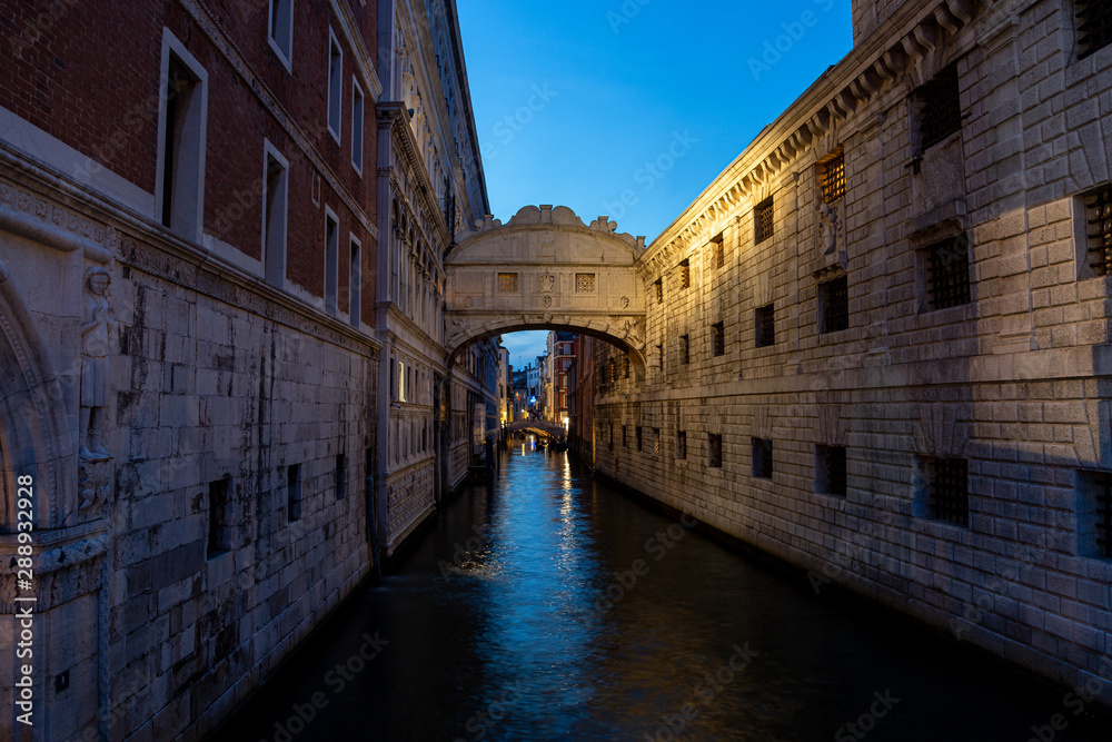 Night Venice. Ponte dei Sospiri