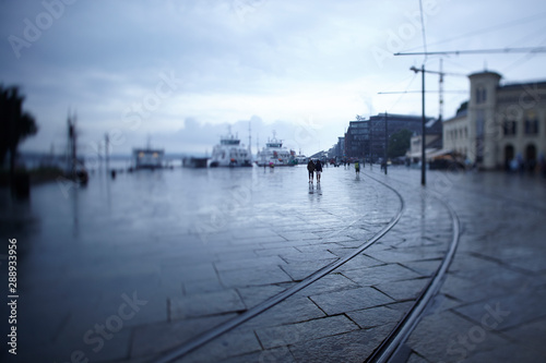 Puerto de Oslo (Noruega) en un día lluvioso 