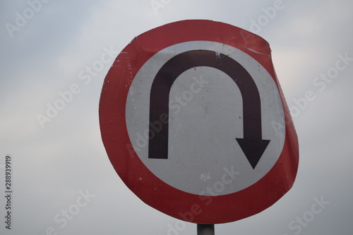 u turn sign on road