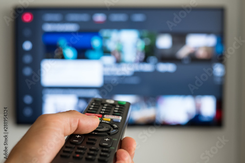 Smart TV Fernseher mit Fernbedienung - Zappen