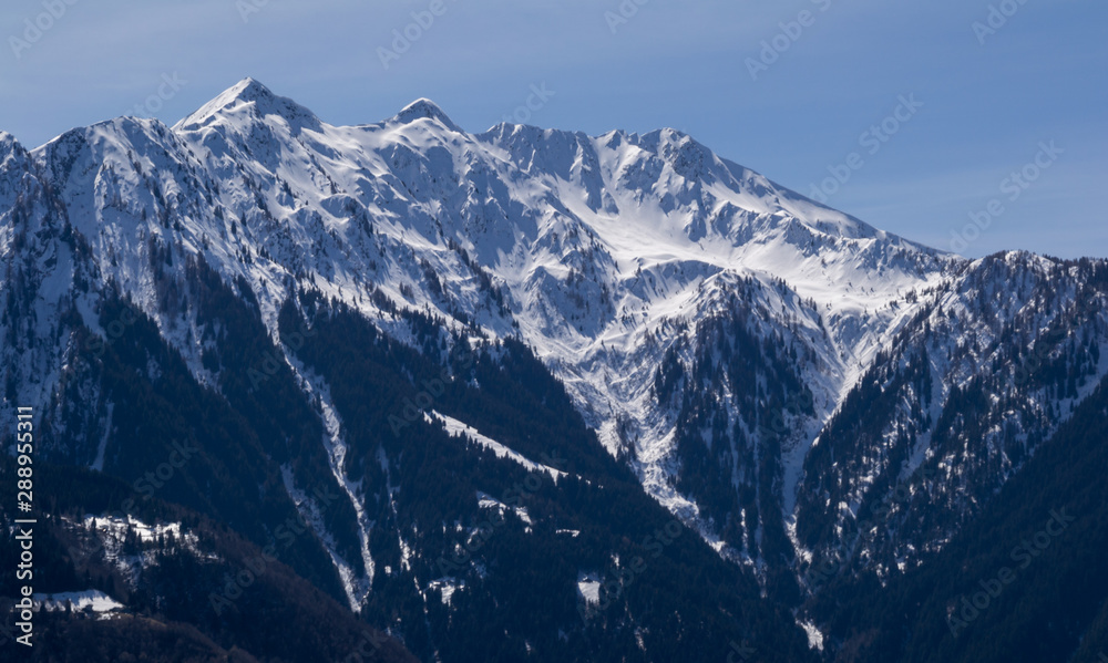 cime innevate in valtellina