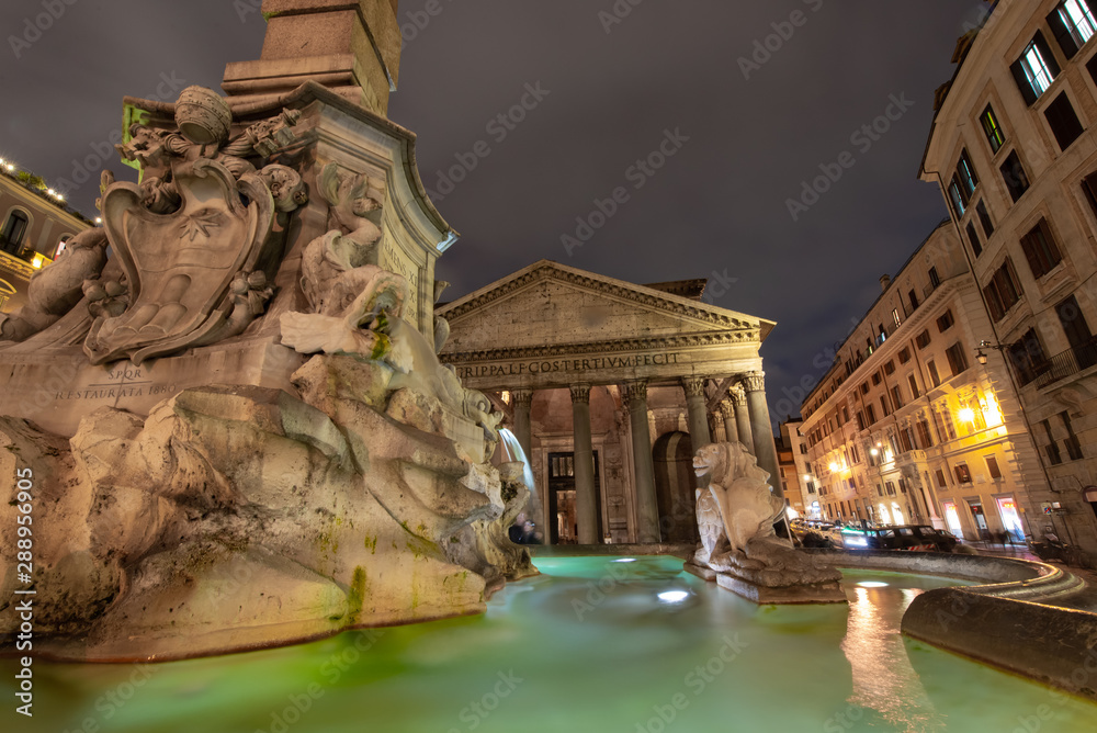 Fototapeta premium Pantheon at night
