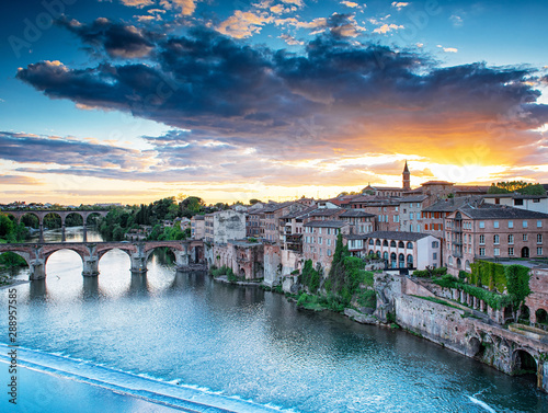 Billede på lærred View on the old town of Albi in the morning