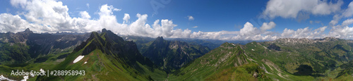 Panoramablick in den Allg  uer Alpen