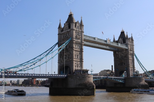 Le pont  Tower Bridge   pont basculant  sur le fleuve Tamise    Londres inaugur   en 1894 - Londres - Angleterre