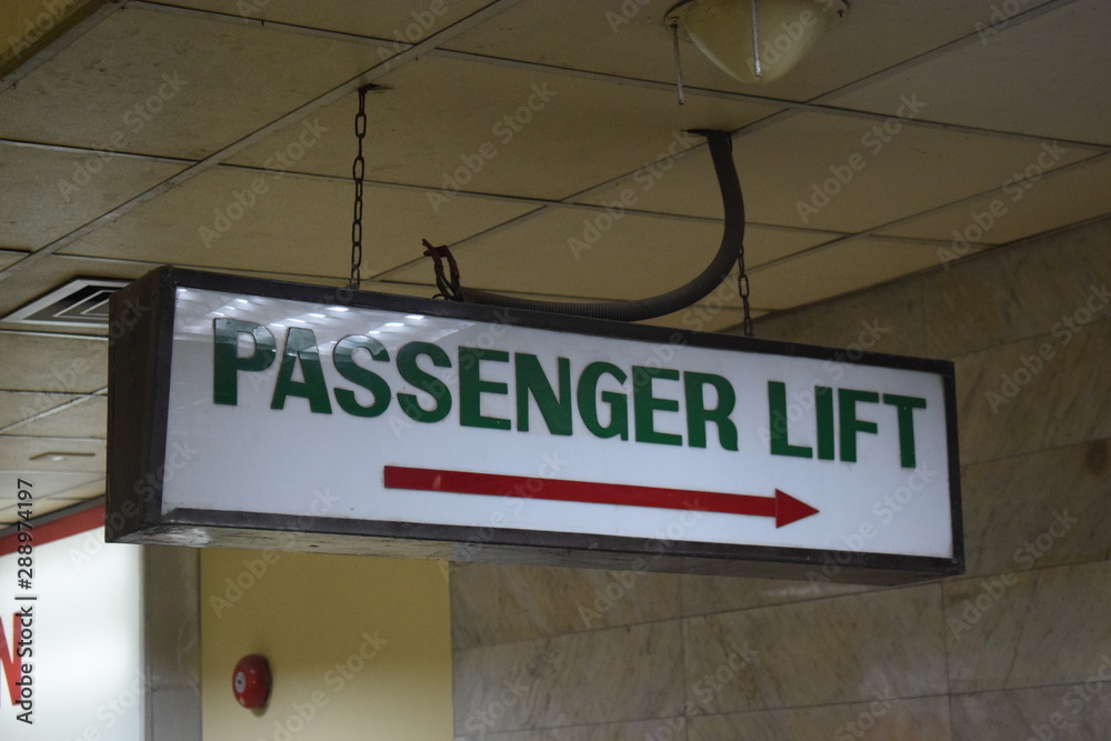 Obraz premium sign in airport